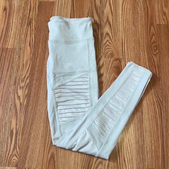 Alo Yoga Moto leggings size Xs - Picture 3 of 3